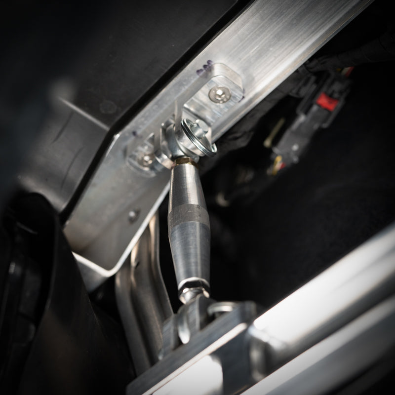 Adjustable splitter support linkage in the AMT Motorsport quick-release kit